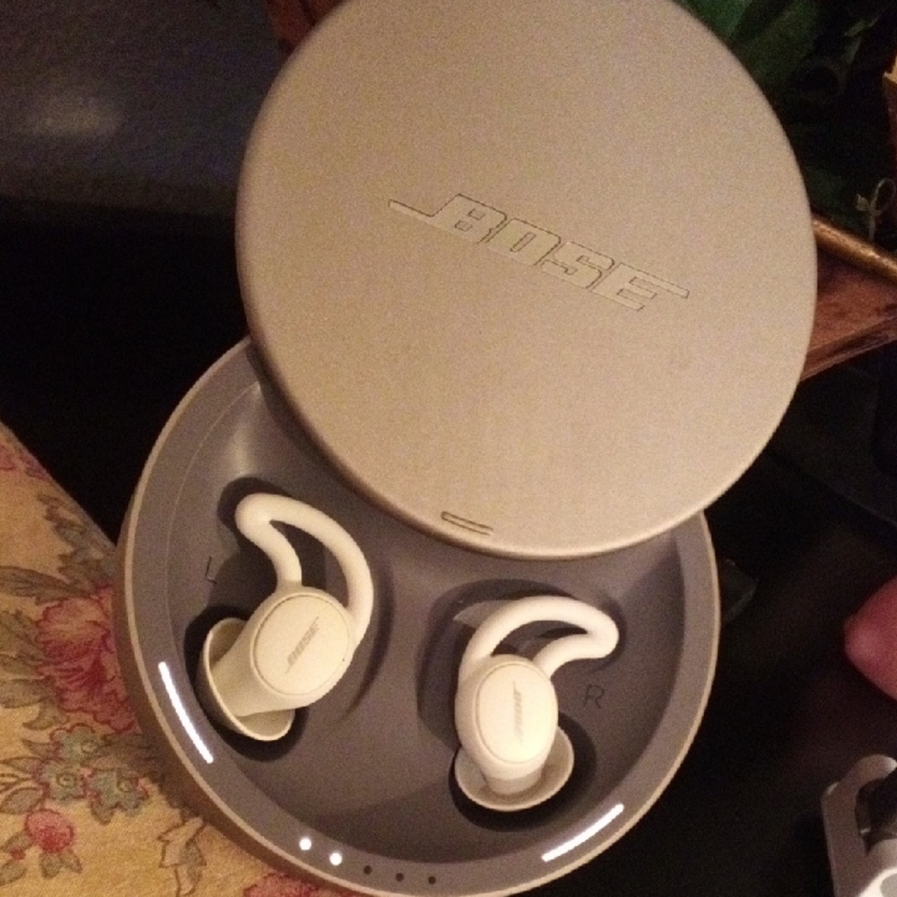 Bose Silver and White Earbuds - Picture 2 of 6